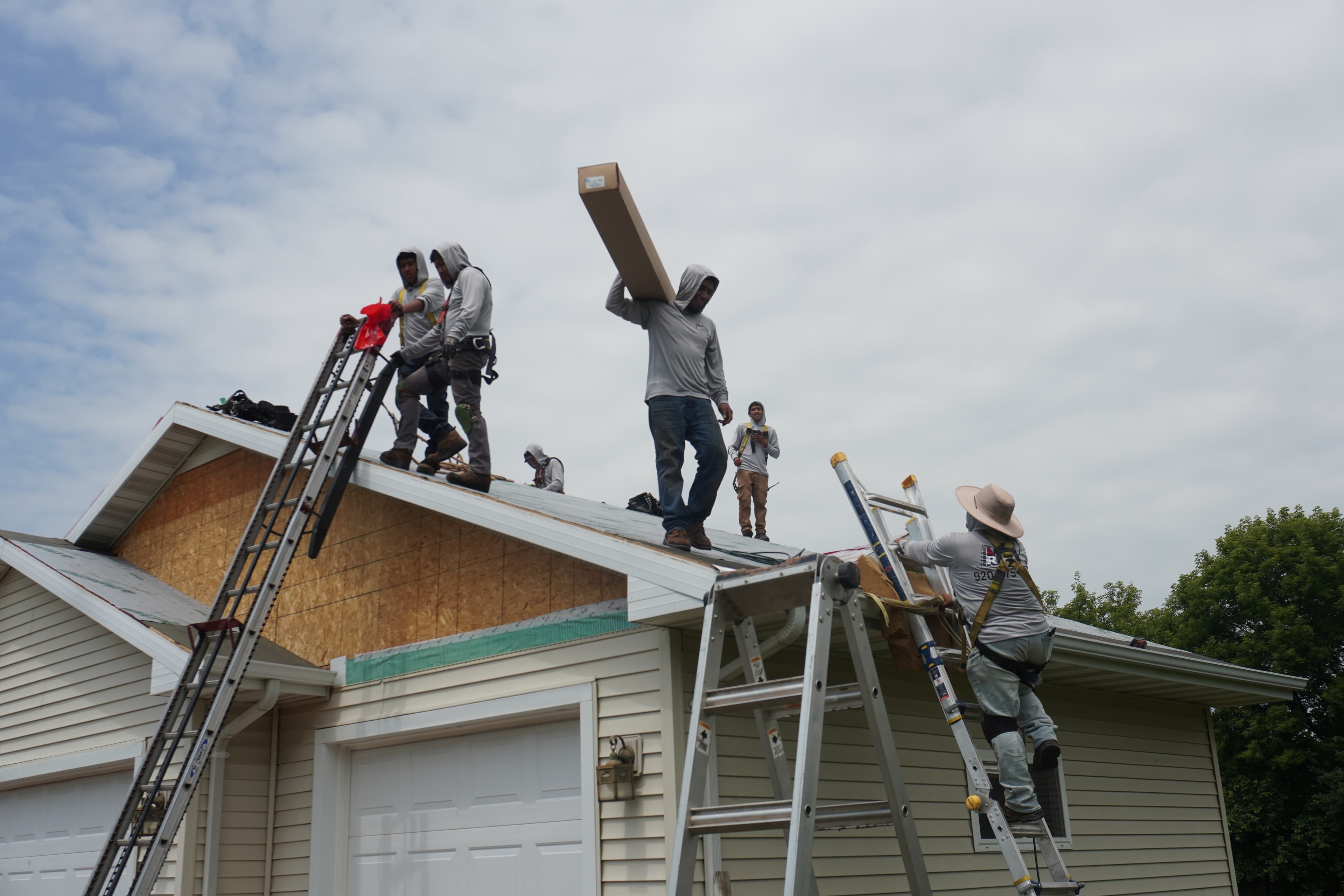 Appleton Roofing and Remodeling, LLC team in action