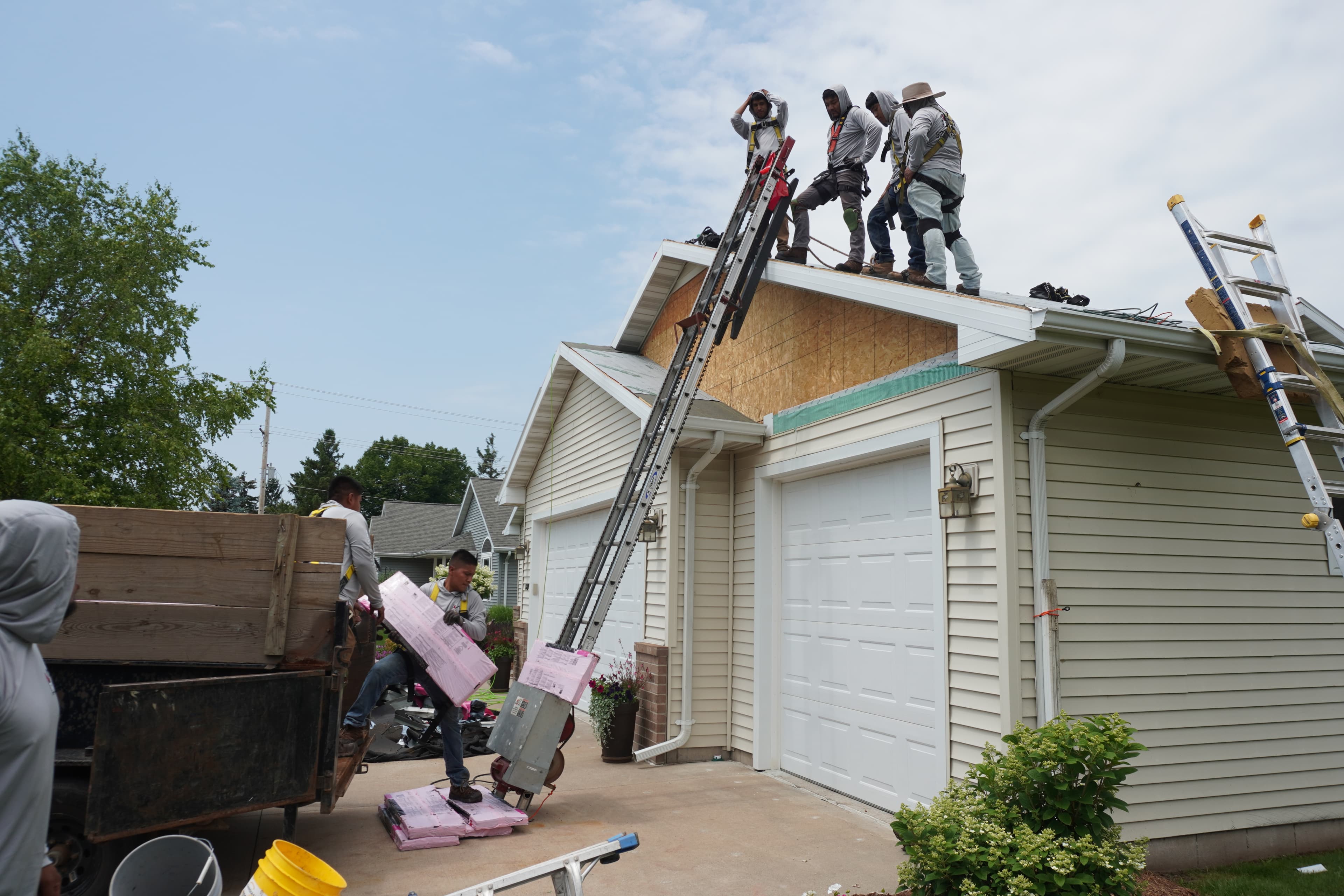 Appleton Roofing and Remodeling, LLC team in action
