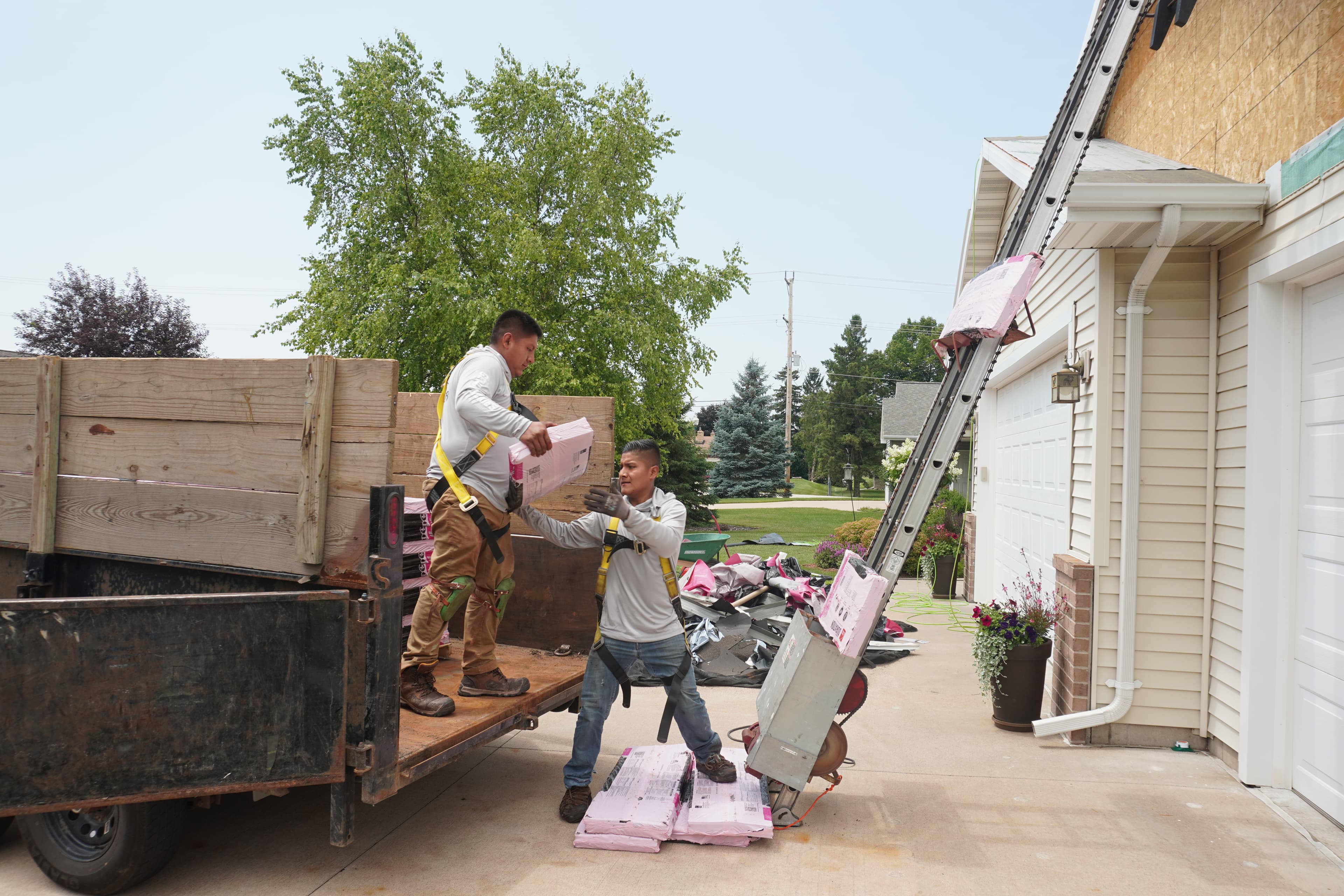 Appleton Roofing and Remodeling, LLC team in action